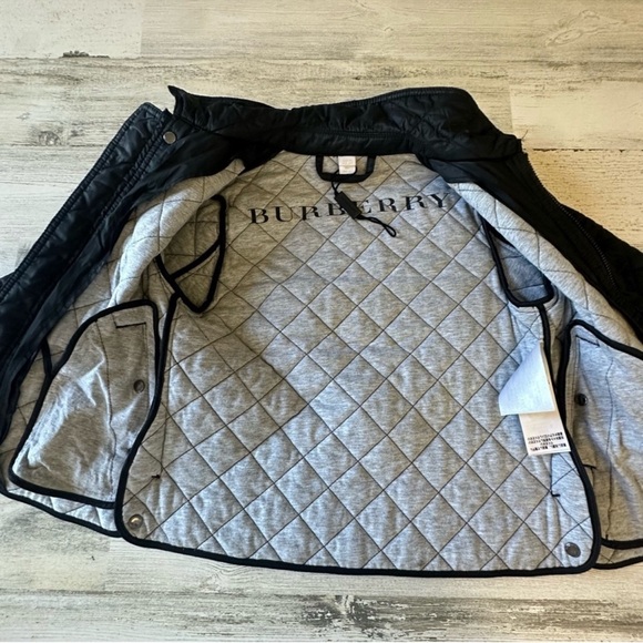Authentic Burberry Boys 4Y Quilted Lightweight Windbreaker
Jacket Black - Picture 3 of 11